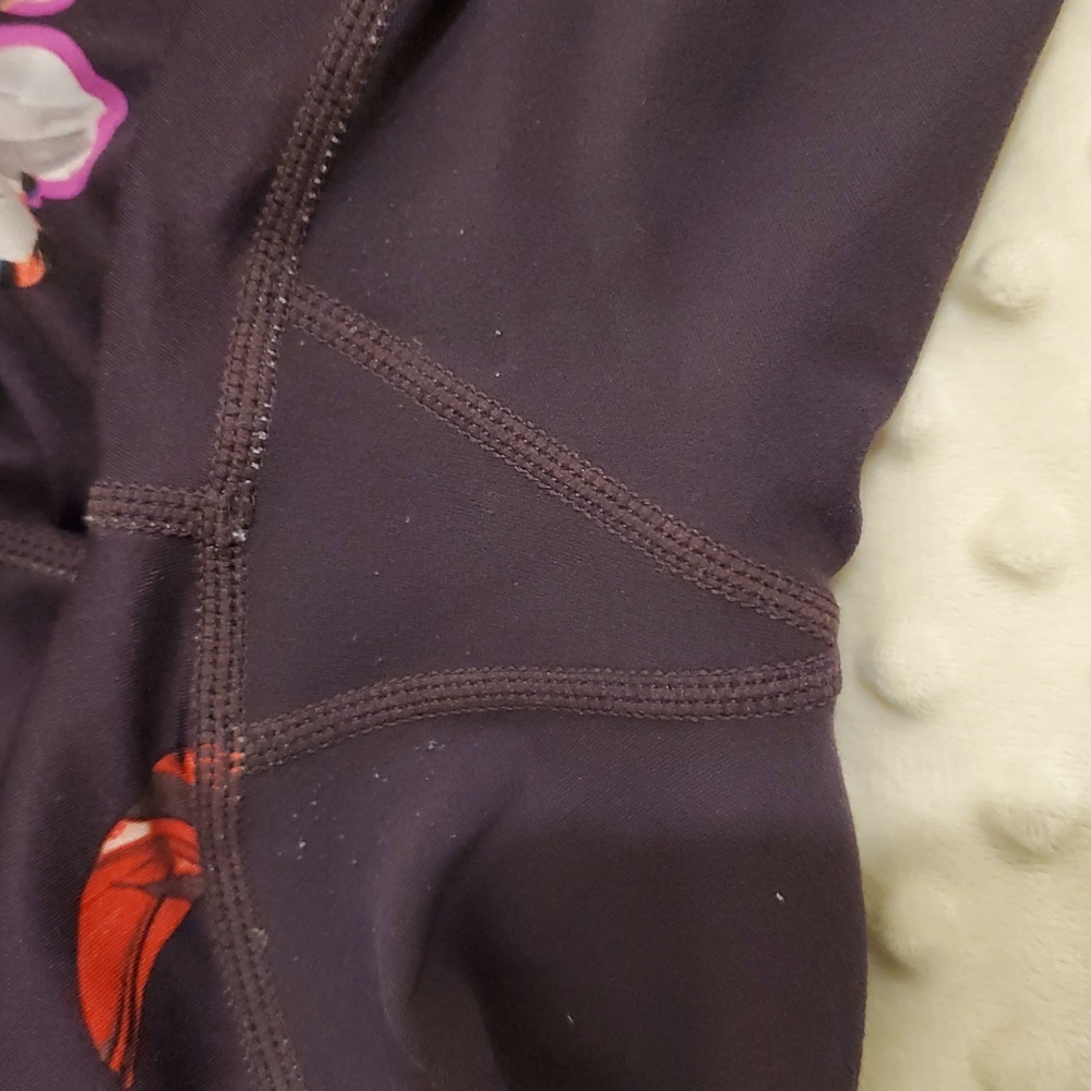 Athleta Stash Pocket Floral Salutation Tight in Powervita Regal Plum XS - Picture 3 of 7